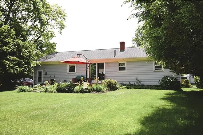 Backyard in summer time - 3 Bedroom 1 Bathroom House in East Providence