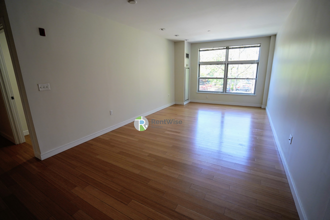 1 - Modern South End apartment| Partial Heat, Hot Water Included | students ok, NO FEE TO YOU!