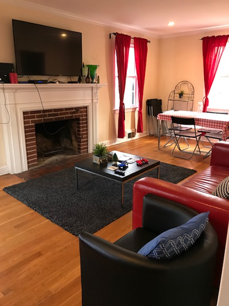 Living/common area- AU/Tenleytown Metro - *Beautiful Rooms -2 Min Walk to AU Law School/AU Shuttle/Tenleytown Metro & Friends Heights House