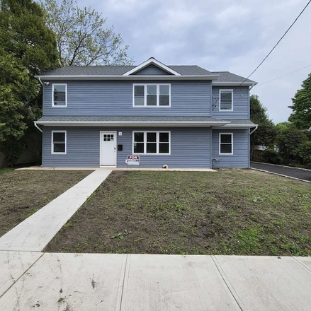 Front - 6 Bed Home - Less than 3 blocks to Hofstra University