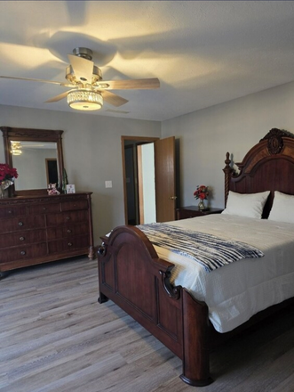 Master Bedroom - Cozy home on Cul-de-sac