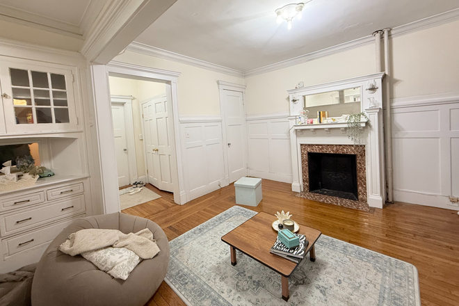 Call NOW for showings! 617-236-8600 - PARK DRIVE - *NO FEE* TRUE 3BR W/ LIVING RM, H&HW INC, LNDRY IN BLDNG, DW BY CAMPUS AVAIL *9/1/2026* Condo