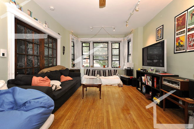 Living Room - MASSIVE 4 Bed/2 Bath! One Of The Best In Brookline! 9/1 Apartments