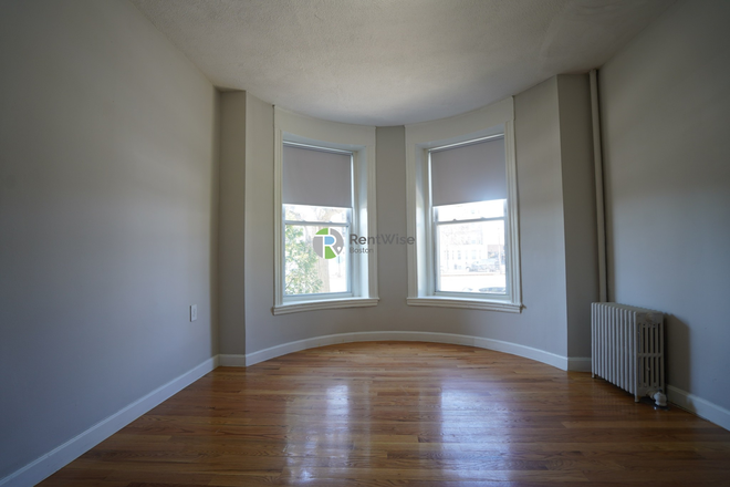1 - OCT 2026 | Awesome Packards Corner Studio | H/HW inc. | Cats Ok | NO FEE!