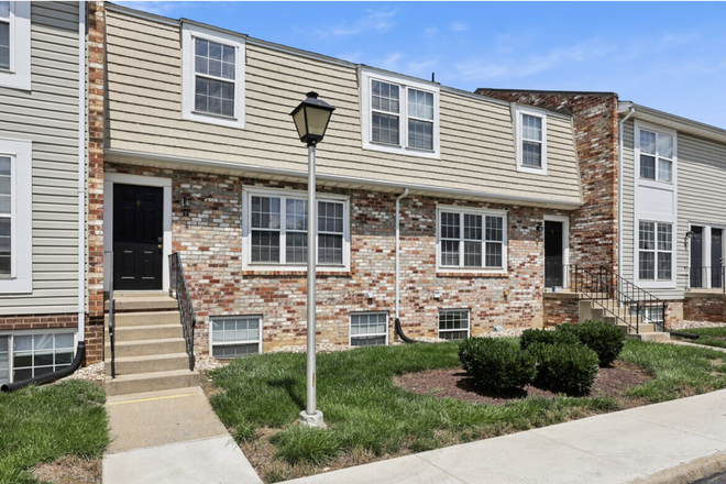 Townhouse - Squire Hill Private Room | Spacious 3BR/2.5BA Townhouse | Only 2 Residents Total