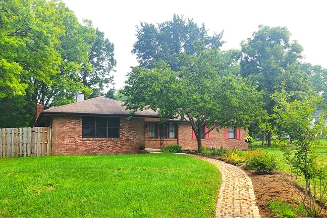 Street view of front of house - 100 Georgetown CT is within 6 minutes or 3.0 miles from Purdue University