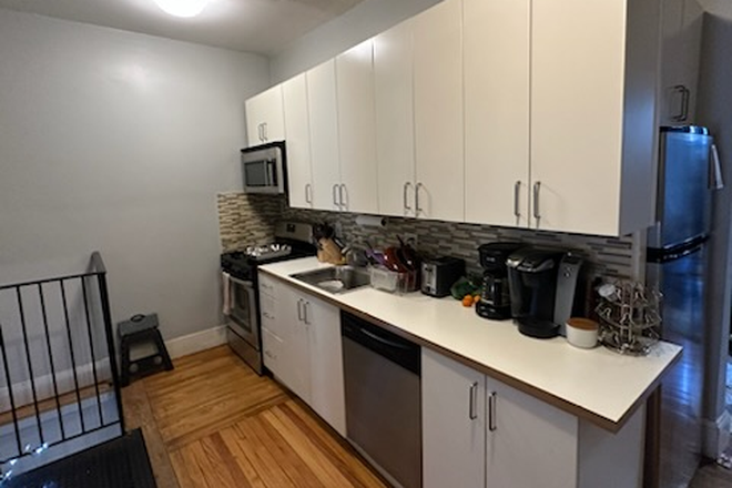 Call NOW for showings! 617-236-8550 - BEACON ST - DUPLEX 4BR IN COOLIDGE CRNR AVAIL *9/1/2026* W/ H&HW INC, RNTL PRKNG, LNDRY IN BLDNG! Apartments