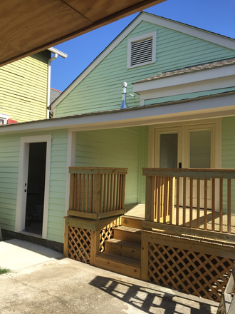 Outside View - Freret Street Dream Cottage Large Yard. Security System. Close to Maple Street and Carrollton. Apartments
