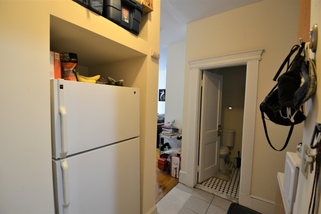 Kitchen - Studio on Hemenway St Close to Campus! Apartments