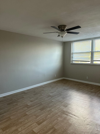 Bedroom - 1b1b available in 2b2b apartment at ~$800 per mo.