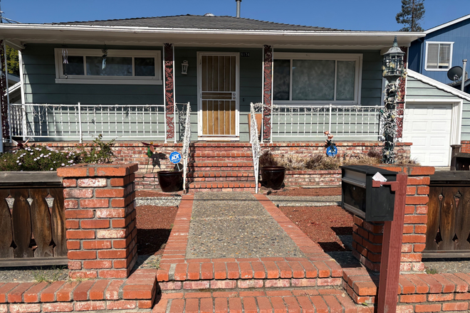 front of home - EIGHT MILES FROM UC BERKELEY