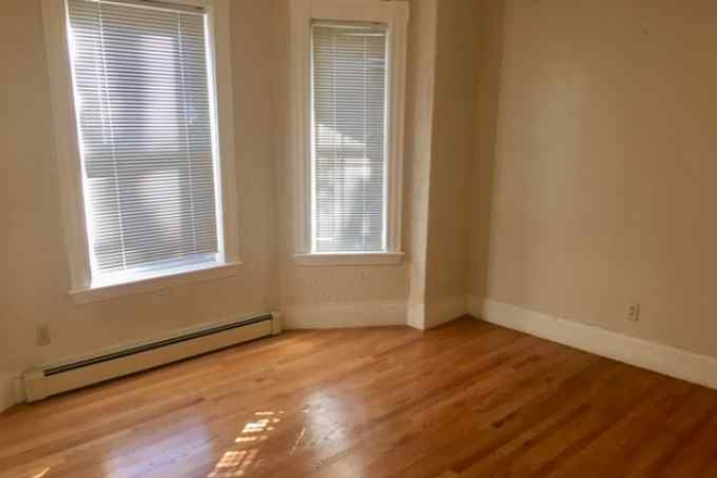 living - No fee ! all renovated, spacious, porch, laundry Redline, MIT, Apartments