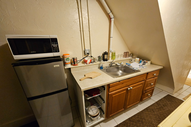 Kitchen - 85 Pearl Street Garden Studio with Kitchenette (not a full kitchen), Flexible Move-in/out Dates House