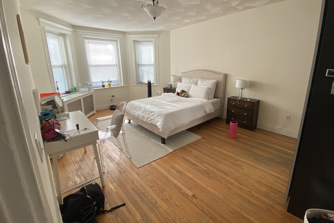 bedroom - 3 bedroom with renovated kitchen and bathroom