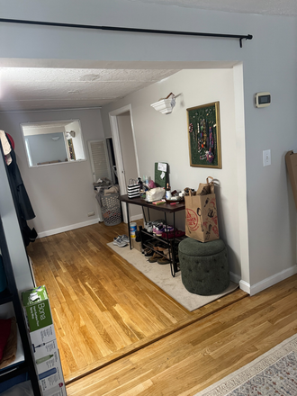 Foyer - Renovated Sunny 1 Bedroom Apartment In Near Kendall Square Within Walking Distance of Campus