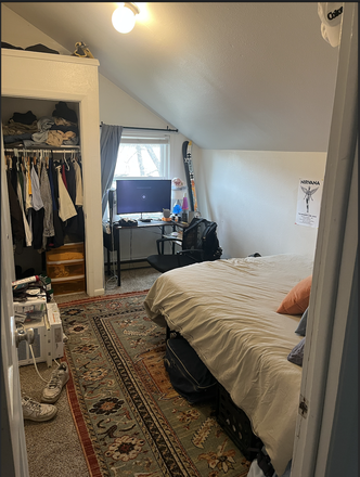 Bedroom - House on the Hill close to campus and Pearl Street.