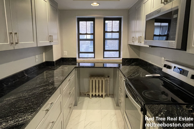 ... - GORGEOUS 4 BEDS/2 BATHS WITH MODERN KITCHEN ON BEACON STREET Condo