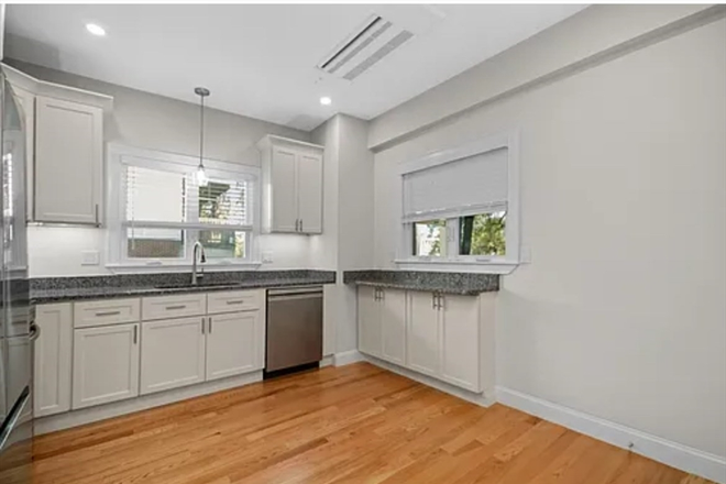 . - NEWLY RENOVATED, IN UNIT LAUNDRY - 2 Bed/1 Bath - Avail NOW!! Apartments