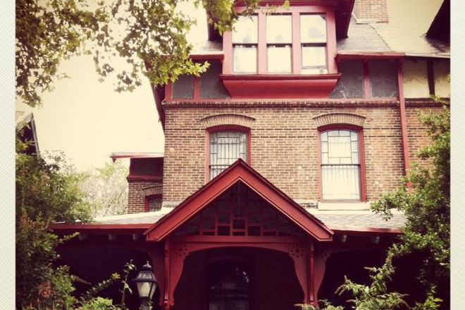 Front view of our home. Great porch. - Rent a room in our family home