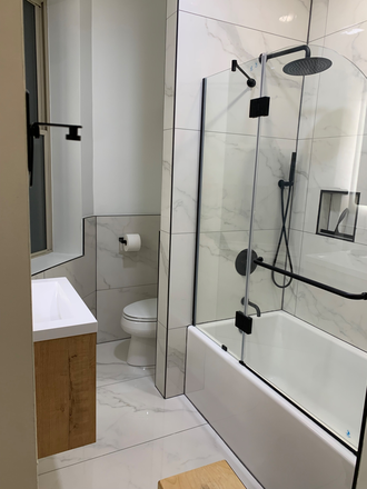 Newly remodeled bathroom - 524 N Armour St