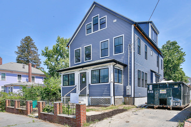 X - LARGE RENOVATED SINGLE FAMILY HOUSE - 6 BEDS 5 BATHS - PET FRIENDLY - LAUNDRY - PARKING