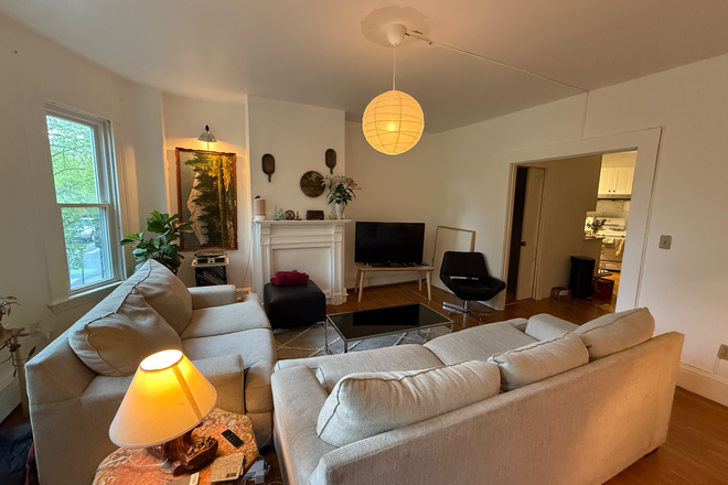 Living Room - Parkside Apartment near Campus