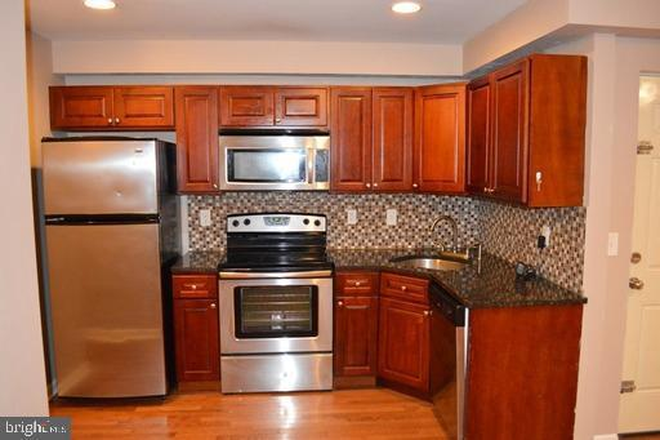 Kitchen - $575/$675 incl. utilities Unfurnished/Furnished Bedroom with Students