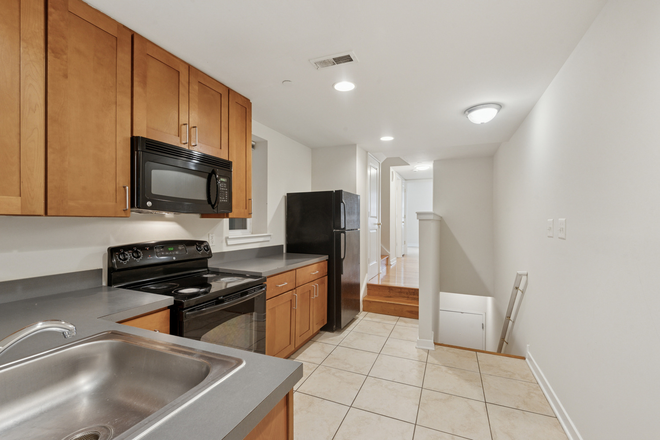 Kitchen - 1740 North Sydenham Street B