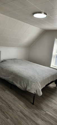 2nd Fl Bedroom - Home  for rent 1.4 miles from Campus
