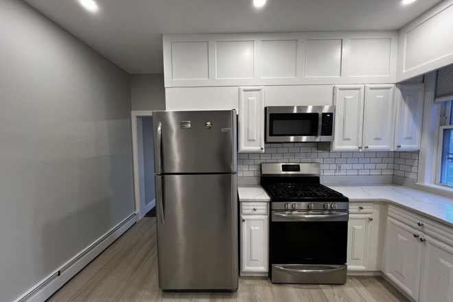 Kitchen - LUXURY CONDO NEAR TUFTS UNIVERSITY