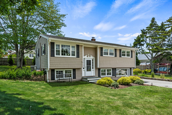 Exterior - 20 Highland Avenue Narragansett, RI House