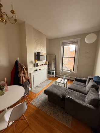 living room - Spacious 2-bedroom apartment on Shawmut Ave