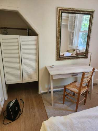 Bedroom/Desk - Presidio Heights Basement Studio/Efficiency For Rent