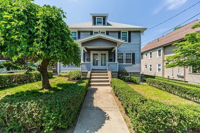 outside - Arlington right on Mass Ave! Condo