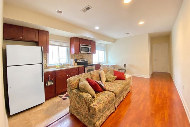 kitchen - 1417 N 17th St Units 2R Apartments