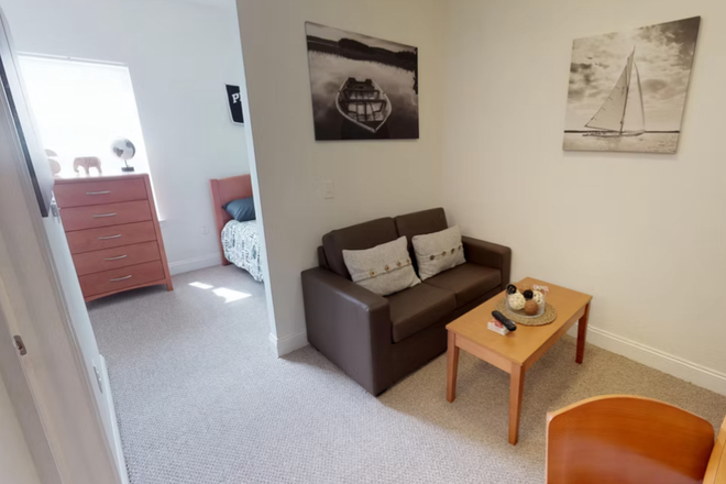 Bedroom/living area - Campus Heights