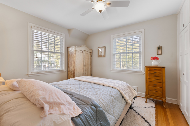 Bedroom 1 - Charming Spring Valley Stone Cottage Near AU House