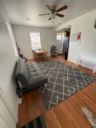 Living Room - 5 minutes to campus - Beautiful private bedroom with ensuite bathroom