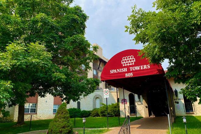 Spanish Towers Entrance - Popular Spanish Towers       Great Boulder location for a fair price!
