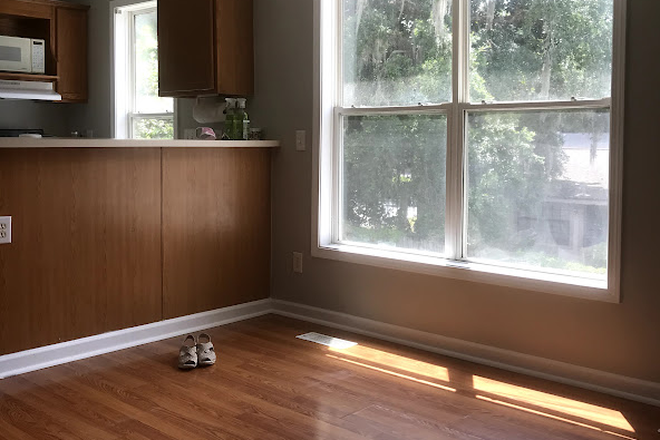 Dining area big window - $1,100 / 2br - 800ft2 - Archer RD Apartment - 2bed/2bath