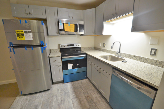. - Renovated 2-bed on Saint Stephen St! No broker fee. Contact Will McGowan 617.512.5822