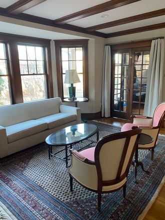 Living Room - Daytime - Large, furnished 1-bedroom in quiet Belmont. Close to shops/restaurants. 73 bus to Harvard Square. Duplex