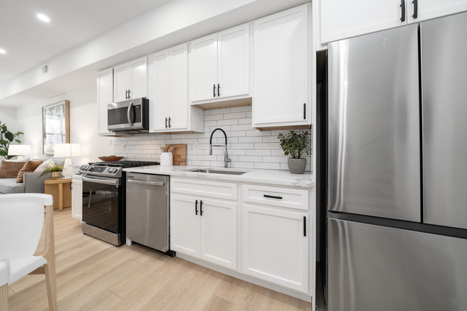 Kitchen - Affordable Student Housing Near H Street Corridor Apartments