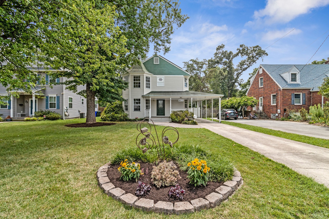 Front cont - Beautiful Cathedral style home w/ solar panels- no electric bill