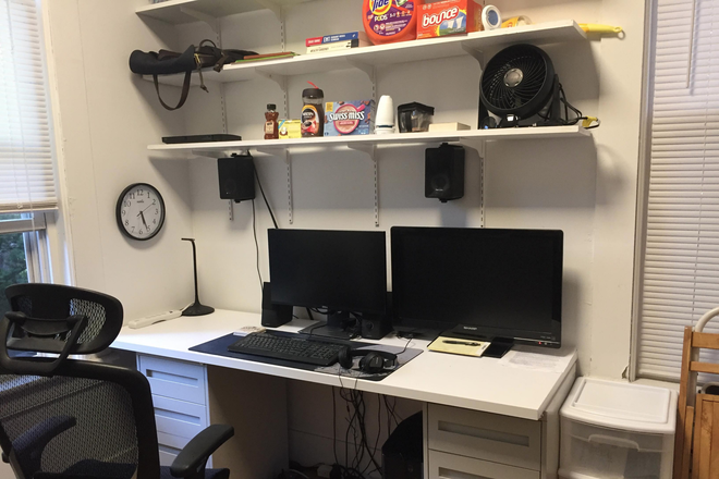 desk view 2 - Furn Studio 1st fl. w utilit & AC; Port Sq; wash, dry, bath, kitch, refrig. ceram cooktp, Intnet, TV