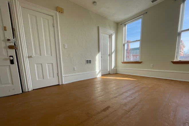 Living - FULL OF NATURAL LIGHT 2 bdrm/1bath A BLOCK FROM PINK LINE Apartments
