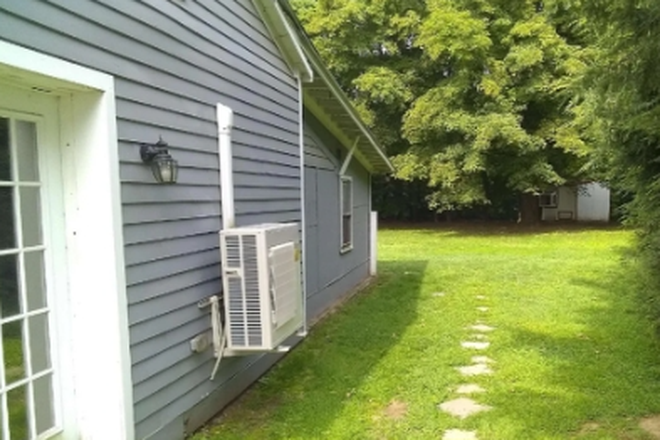 outside yard - 456 River Dr House