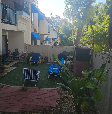 Outside patio - Looking for roommate ( female preferred) Condo