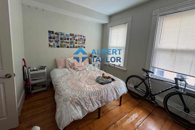 Bedroom #3 - Large 5 Bed 2 Bath on Norfolk Street!!