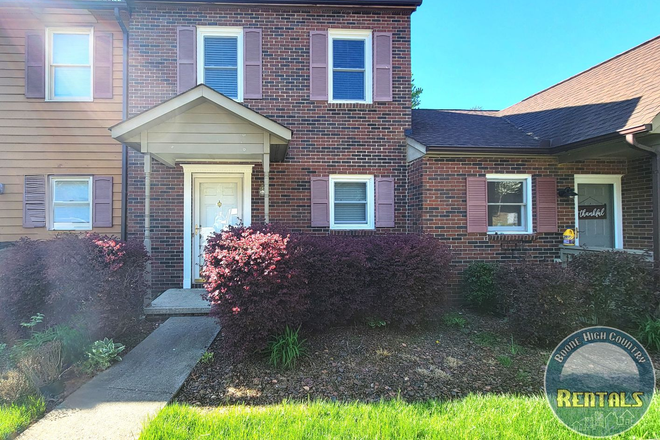  - 2 Bedroom Townhome Near the Greenway!